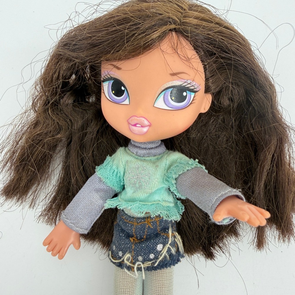 2007 Bratz Kidz Dana Winter Vacation Doll Original Outfit